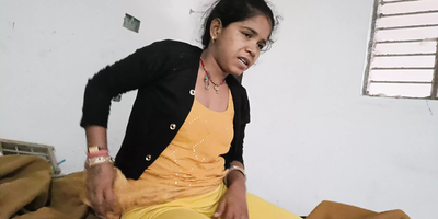 Observe as Ki Chudai's Indian bhabhi masseur finger and rubdown her humungous