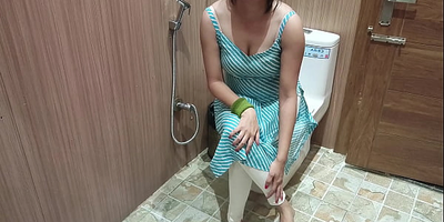 Sizzling Hookup After Tub: Desi Indian Bhabhi gets her holes drilled in a wild