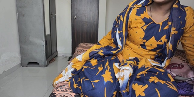 Desi Indian Kamwali seduces the brush possessor with steamy hookup & rough