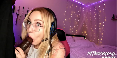 Blackstar Gonzo and Gracie Splashes take turns getting nicked in the air live by